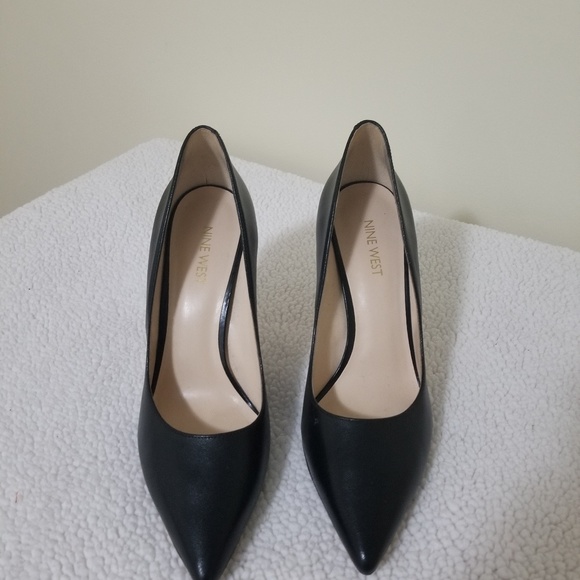 Elegant size 8 Nine West shoes - Picture 1 of 2